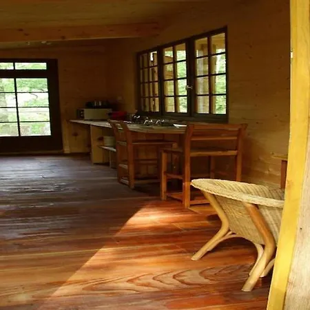 Oakwood Hideaway *