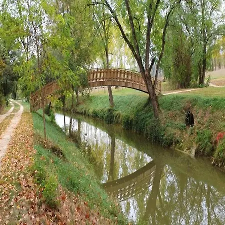 Oakwood Hideaway *